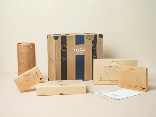 علبة على شكل حقيبة سفر