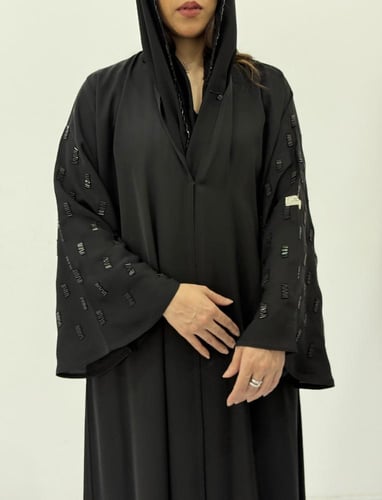 عباية من الكريب الأسود مشغولة بالشك -1002 -KA