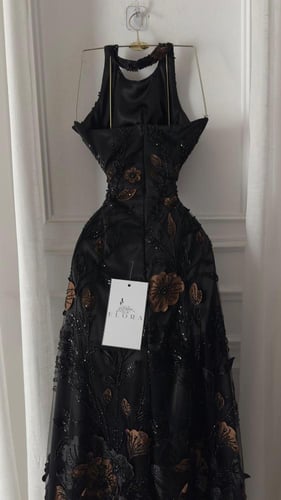 فستان اسود سهره راقي