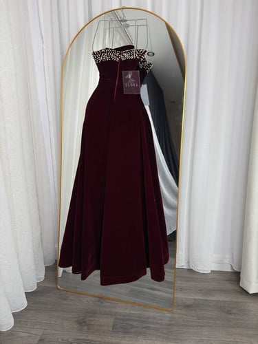 فستان مخمل عودي على جاكت