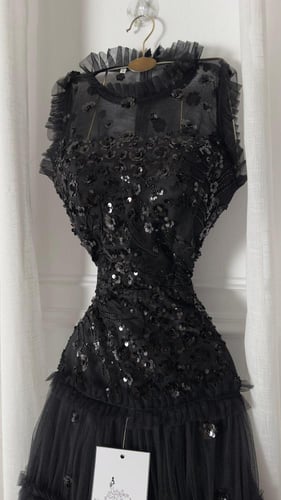 فستان تل اسود