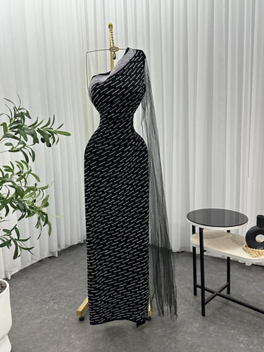 فستان كريب اسود مرصع فصوص