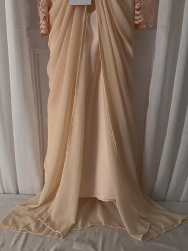 فستان سهره راقي اكمام دانتيل