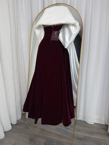 فستان مخمل عودي على جاكت