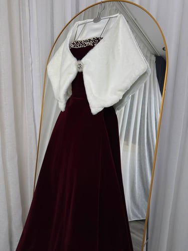 فستان مخمل عودي على جاكت