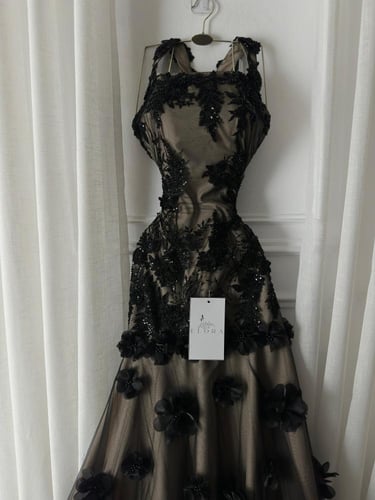 فستان سهره اسود مورد معا ذيل ملكي