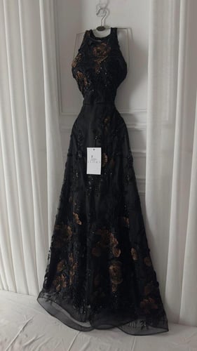 فستان اسود سهره راقي