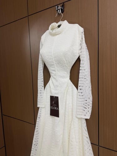 فستان دانتيل ابيض ساتر