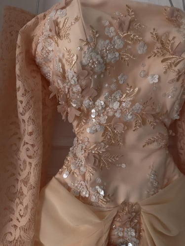 فستان سهره راقي اكمام دانتيل