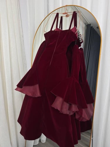 فستان جوخ عودي غامق يدات