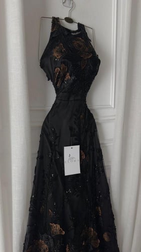 فستان اسود سهره راقي