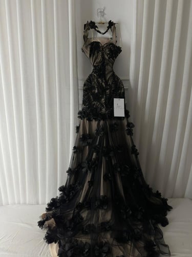 فستان سهره اسود مورد معا ذيل ملكي