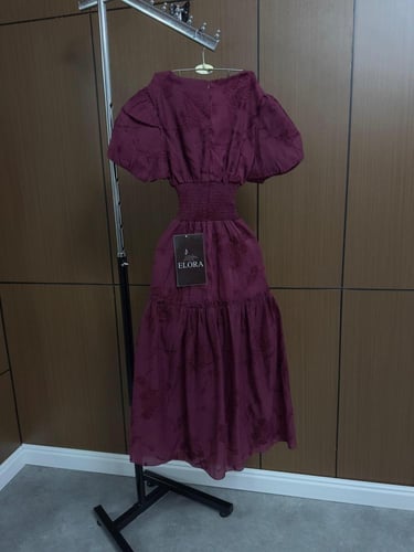 فستان ناعم بلون عنابي غامق