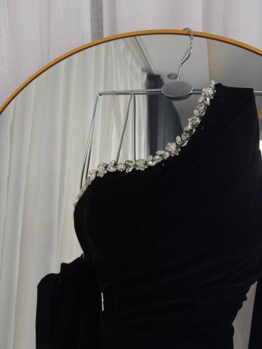 فستان جوخ اسود معا تطريز