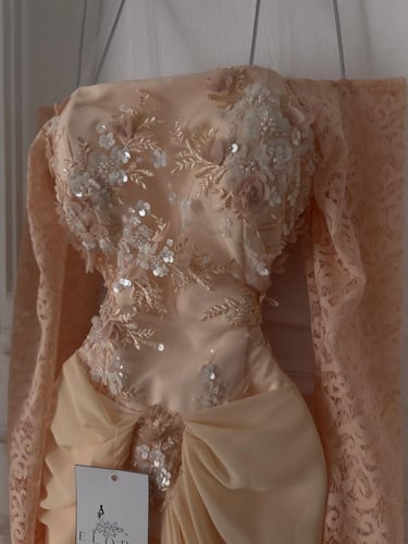 فستان سهره راقي اكمام دانتيل