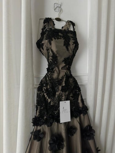 فستان سهره اسود مورد معا ذيل ملكي