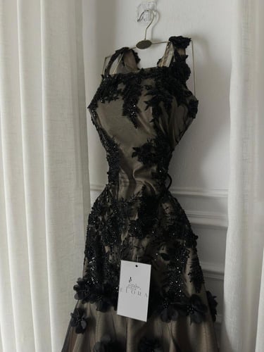 فستان سهره اسود مورد معا ذيل ملكي