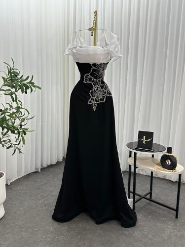 فستان اسود مورد