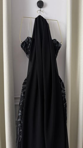 فستان اسود ملكي مطرز