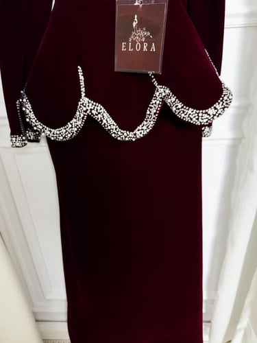 فستان جوخ عودي غامق معا تطريز