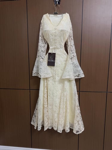 فستان دانتيل اوف وايت