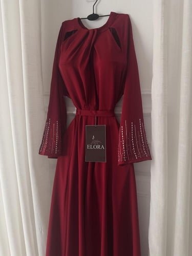 فستان وهج العنابي