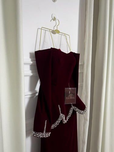 فستان جوخ عودي غامق معا تطريز