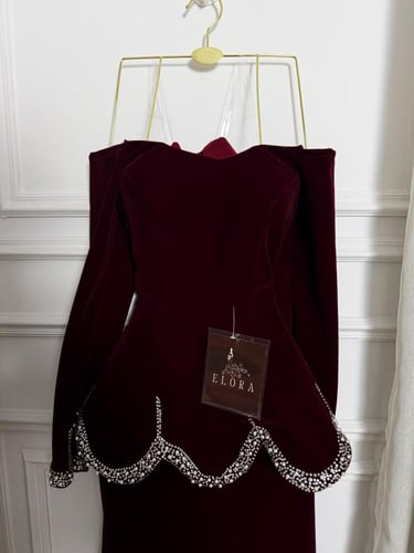 فستان جوخ عودي غامق معا تطريز