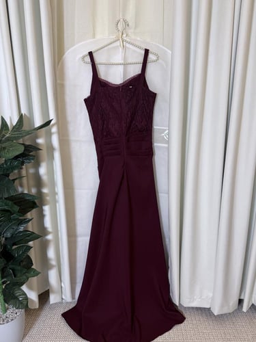 فستان دانتيل عنابي