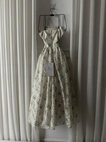 فستان ناعم بنقشه مميزه وفصوص