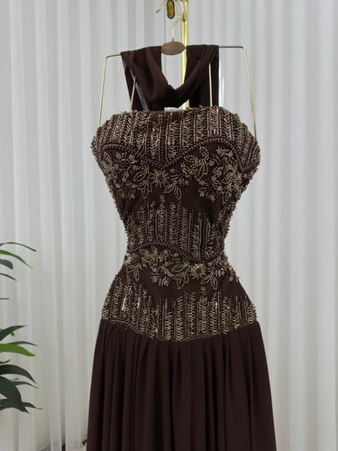 فستان بني تطريز