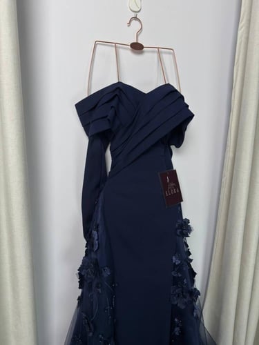 فستان كحلي سهره بذيل ورود