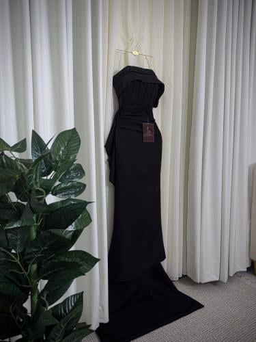 فستان اسود ملكي على فص