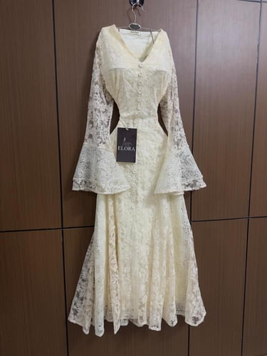 فستان دانتيل اوف وايت