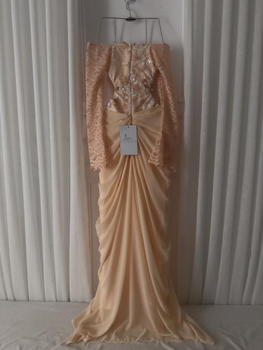 فستان سهره راقي اكمام دانتيل