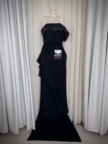 فستان اسود ملكي على فص