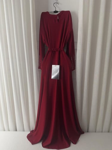 فستان وهج العنابي