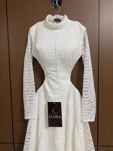 فستان دانتيل ابيض ساتر