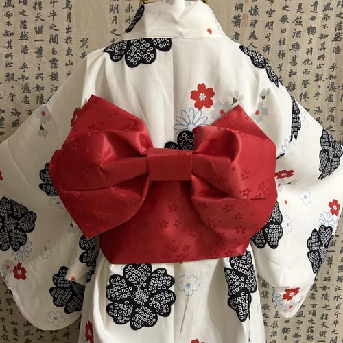 يوكاتا ابيض مع حزام فيونكة