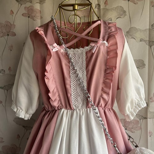 إيجار فستان لوليتا وردي