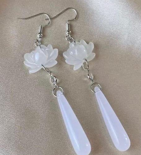 اقراط آسيوية