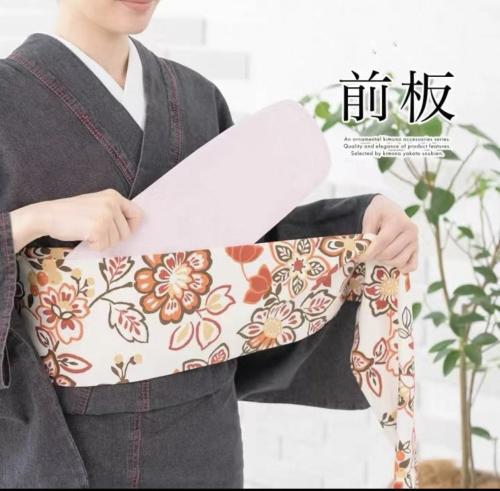 قطعة امامية لمنع الحزام من التجعد