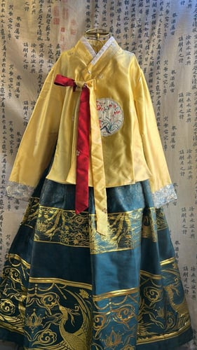 هانبوك الاميرة الكورية اصفر و زيتي - إيجار