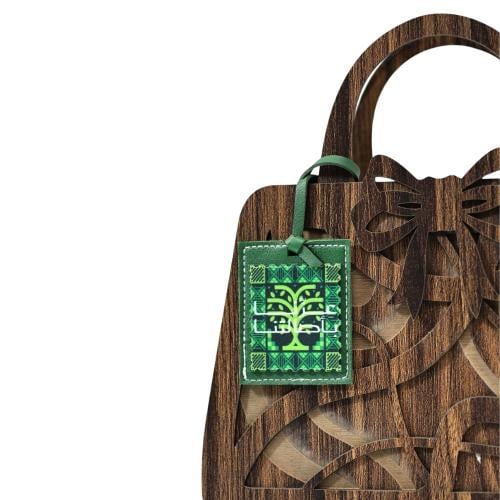 تعليقة شنطة لليوم الوطني السعودي بتصميم تراثي أخضر