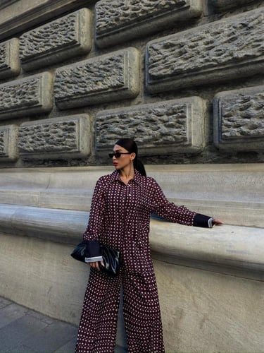 طقم من الحرير