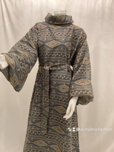 جلابيه بحزام بقصة رقبه مغلقه