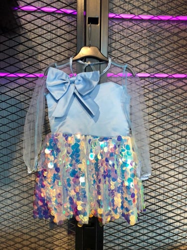 فستان بناتي من الترتر مع ربطة شعر