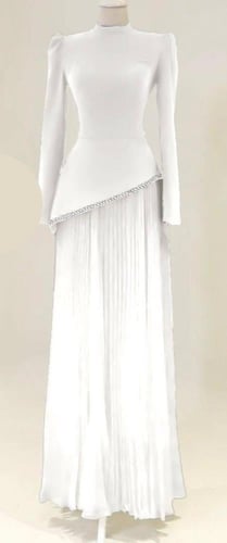 فستان بقصة كلوش بليسه بأحجار الكريستال