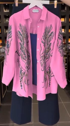 طقم مطرز من ثلاث قطع