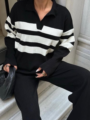 طقم كنزه من لون اسود مزينة بخطوط بيضاء